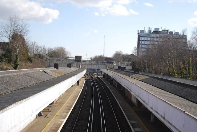 Swanley station, looking along the platforms from the footbridge