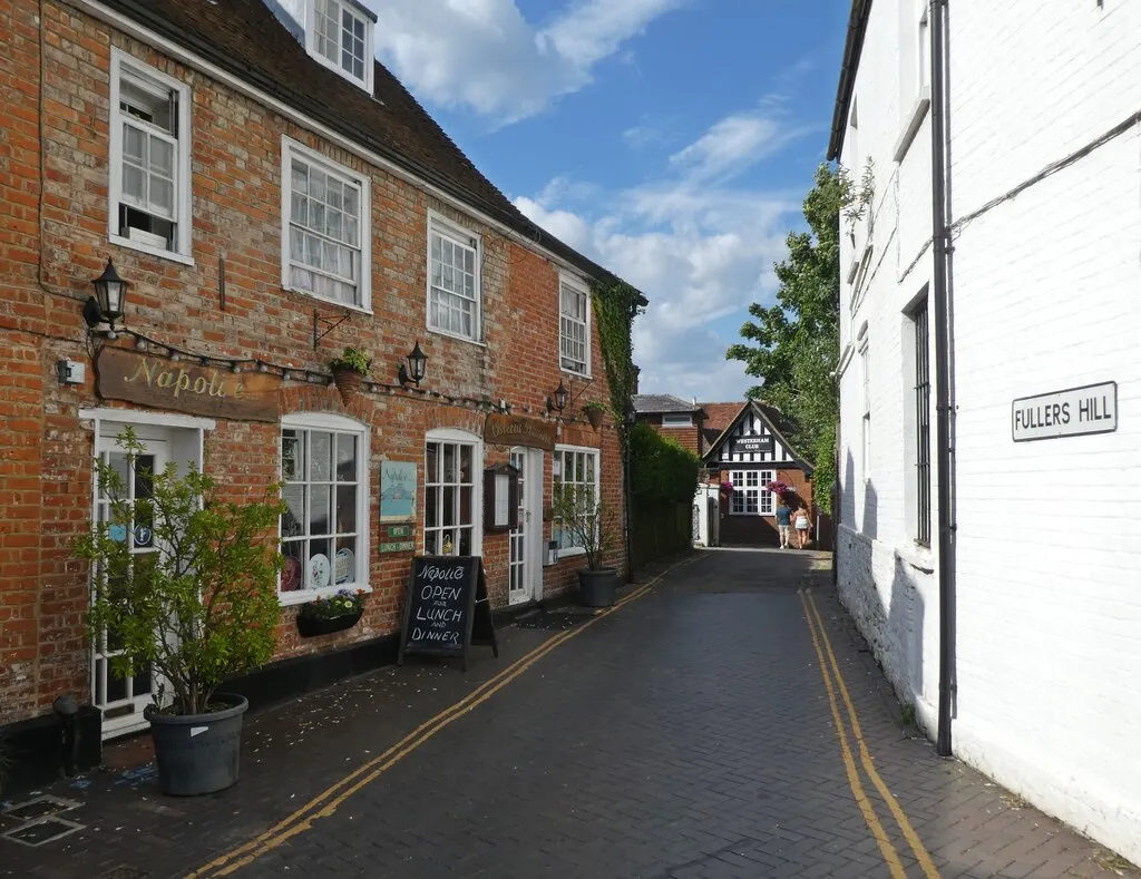Fullers Hill, Westerham, with the Westerham Club building at the end of the lane